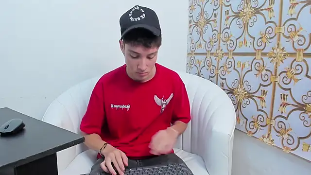 Snapshot of LittleDanny_ chatting on 11/16/25, 03:39 LittleDanny online show from 11/16/25, 03:39