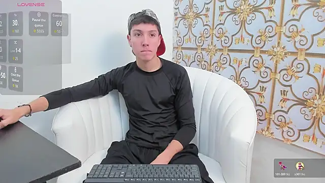 Snapshot of LittleDanny_ chatting on 11/18/25, 02:54 LittleDanny online show from 11/18/25, 02:54