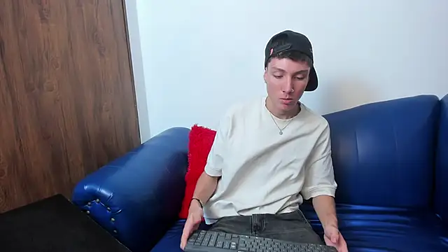 Snapshot of LittleDanny_ chatting on 11/29/25, 05:05 LittleDanny online show from 11/29/25, 05:05