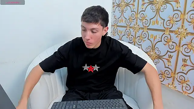 Snapshot of LittleDanny_ chatting on 12/02/25, 07:20 LittleDanny online show from 12/02/25, 07:20