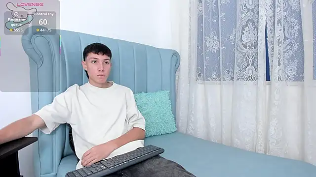 Snapshot of LittleDanny_ chatting on 12/04/25, 03:10 LittleDanny online show from 12/04/25, 03:10