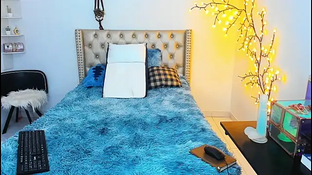 Snapshot of LenaStylesOA chatting on 09/22/25, 02:02 LenaStylesOA online show from 09/22/25, 02:02