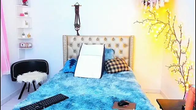 Snapshot of LenaStylesOA chatting on 09/23/25, 03:26 LenaStylesOA online show from 09/23/25, 03:26