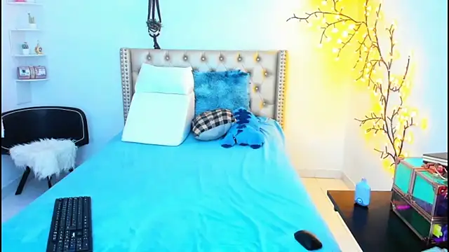 Snapshot of LenaStylesOA chatting on 09/24/25, 08:34 LenaStylesOA online show from 09/24/25, 08:34