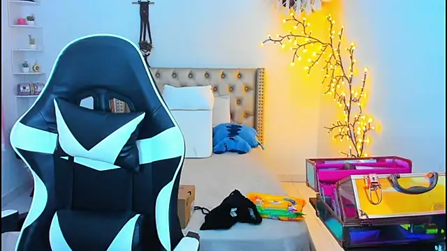 Snapshot of LenaStylesOA chatting on 10/02/25, 12:34 LenaStylesOA online show from 10/02/25, 12:34