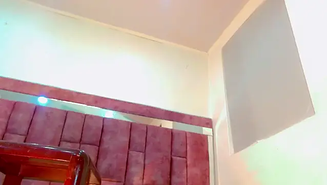 Snapshot of AnntonellaHott chatting on 09/28/25, 01:55 AnntonellaHott online show from 09/28/25, 01:55