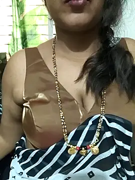 Snapshot of Spoorthi6_Kannada_Telugu chatting on 12/22/25, 04:42 Spoorthi6 Kannada Telugu online show from 12/22/25, 04:42