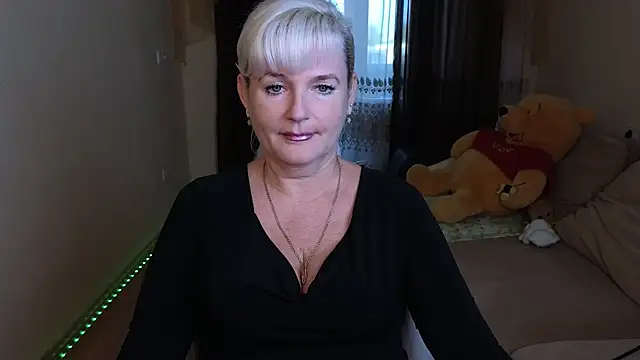 Snapshot of Vina_Vision chatting on 09/15/25, 12:16 Vina Vision online show from 09/15/25, 12:16