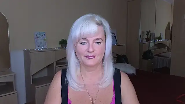 Snapshot of Vina_Vision chatting on 09/28/25, 10:20 Vina Vision online show from 09/28/25, 10:20