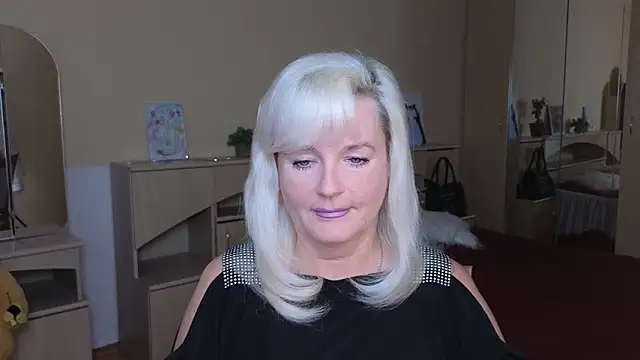 Snapshot of Vina_Vision chatting on 10/14/25, 11:22 Vina Vision online show from 10/14/25, 11:22