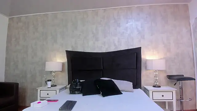 BarbaraLeython1 online show from 10/09/25, 03:10