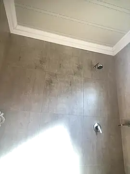 Snapshot of Slowbur chatting on 11/30/25, 01:37 Slowbur online show from 11/30/25, 01:37