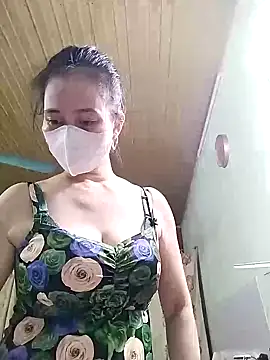 Snapshot of HELEN686 chatting on 09/09/25, 01:32 HELEN686 online show from 09/09/25, 01:32