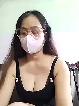 Snapshot of HELEN686 chatting on 09/13/25, 07:24 HELEN686 online show from 09/13/25, 07:24