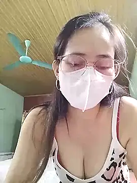 Snapshot of HELEN686 chatting on 10/04/25, 03:54 HELEN686 online show from 10/04/25, 03:54