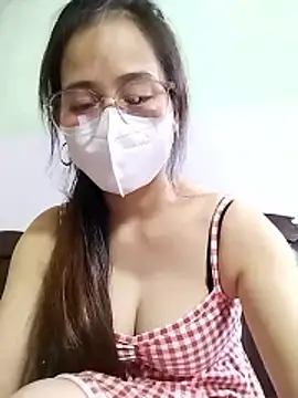 Snapshot of HELEN686 chatting on 10/10/25, 05:23 HELEN686 online show from 10/10/25, 05:23