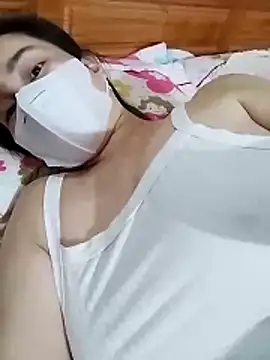 Snapshot of HELEN686 chatting on 10/31/25, 10:33 HELEN686 online show from 10/31/25, 10:33