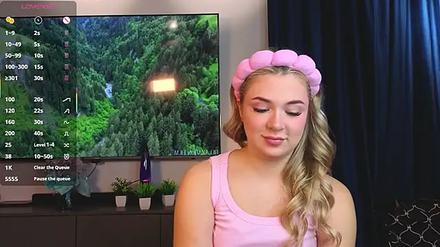 Snapshot of AliaBuerstatte chatting on 10/07/25, 08:06 AliaBuerstatte online show from 10/07/25, 08:06