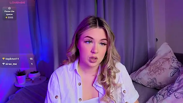 Snapshot of AliaBuerstatte chatting on 11/04/25, 07:35 AliaBuerstatte online show from 11/04/25, 07:35