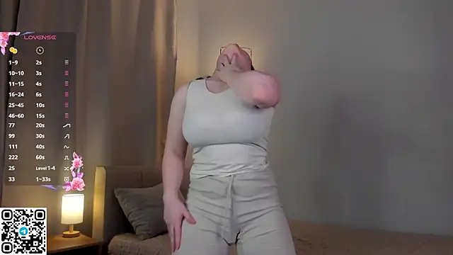 LakeshiaVodopich online show from 10/01/25, 08:42