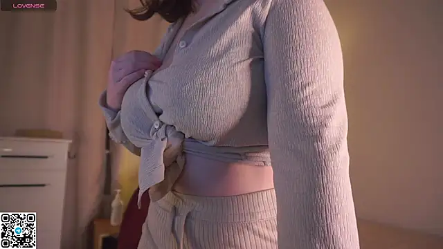 LakeshiaVodopich online show from 10/12/25, 09:08