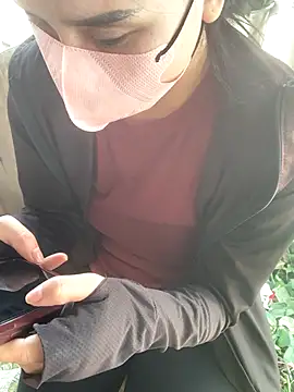 Snapshot of Tieuvi_18 chatting on 10/19/25, 02:12 Tieuvi 18 online show from 10/19/25, 02:12