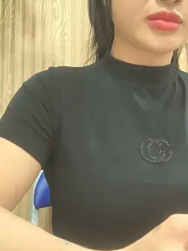 Snapshot of Tieuvi_18 chatting on 10/21/25, 05:41 Tieuvi 18 online show from 10/21/25, 05:41