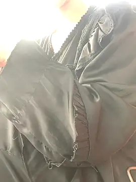 Snapshot of Tieuvi_18 chatting on 10/29/25, 12:13 Tieuvi 18 online show from 10/29/25, 12:13