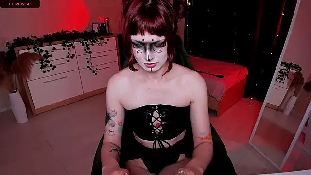 effie mirelll online show from 11/09/25, 03:21