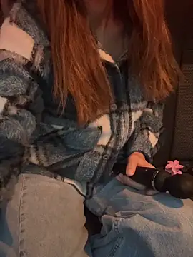 Snapshot of valori chatting on 10/17/25, 03:36 valori online show from 10/17/25, 03:36