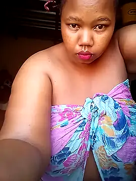 Snapshot of Curvycandy95 chatting on 09/24/25, 05:33 Curvycandy95 online show from 09/24/25, 05:33