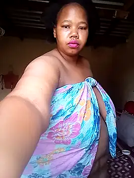 Snapshot of Curvycandy95 chatting on 10/17/25, 04:59 Curvycandy95 online show from 10/17/25, 04:59