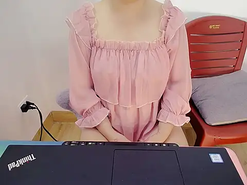 Snapshot of Phuong_Myy chatting on 11/10/25, 05:34 Phuong Myy online show from 11/10/25, 05:34