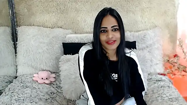 indianchic89 online show from 12/14/25, 04:40