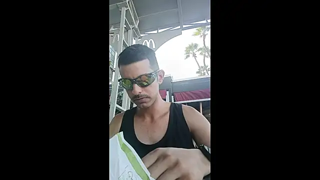 Greek crazy couple online show from 10/29/25, 12:07