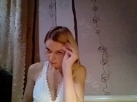 LiluXRose online show from 10/17/25, 08:22