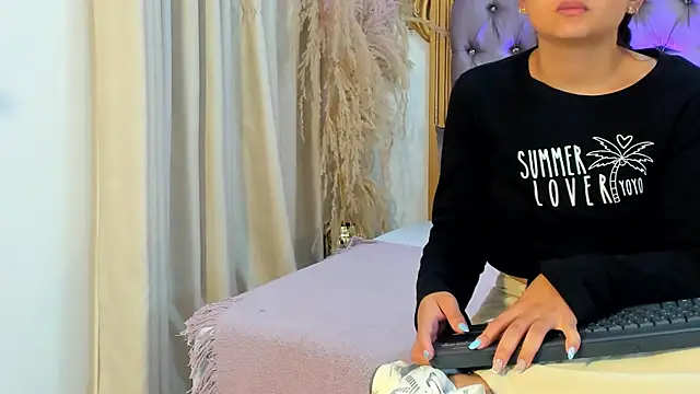 AnnieVegga online show from 09/26/25, 12:20