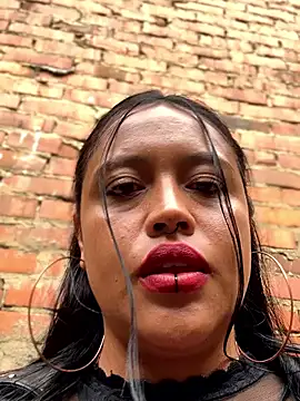 -Mia1 online show from 10/31/25, 03:24