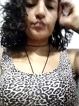 Snapshot of luna_love_xoxo chatting on 11/06/25, 01:50 luna love xoxo online show from 11/06/25, 01:50