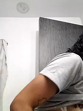 Snapshot of luna_love_xoxo chatting on 11/22/25, 03:05 luna love xoxo online show from 11/22/25, 03:05