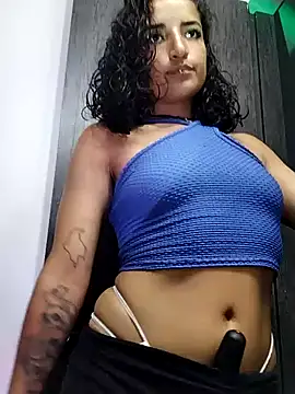 Snapshot of luna_love_xoxo chatting on 11/24/25, 02:33 luna love xoxo online show from 11/24/25, 02:33