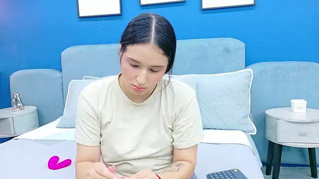 Snapshot of Ashley_Evans22 chatting on 11/14/25, 09:13 Ashley Evans22 online show from 11/14/25, 09:13