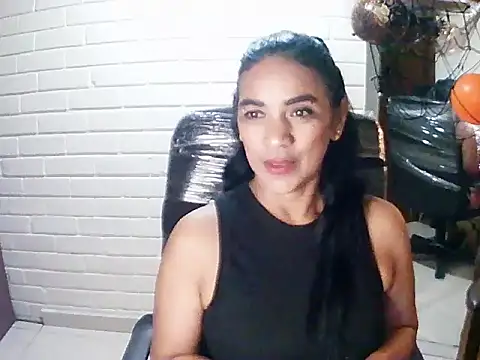 MiiaVelasquez online show from 11/01/25, 04:47