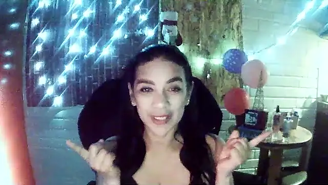 MiiaVelasquez online show from 12/14/25, 05:13