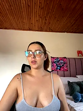 Snapshot of CoraVibes chatting on 09/12/25, 07:36 CoraVibes online show from 09/12/25, 07:36