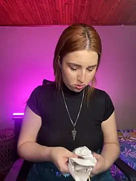 Snapshot of CoraVibes chatting on 11/10/25, 11:42 CoraVibes online show from 11/10/25, 11:42