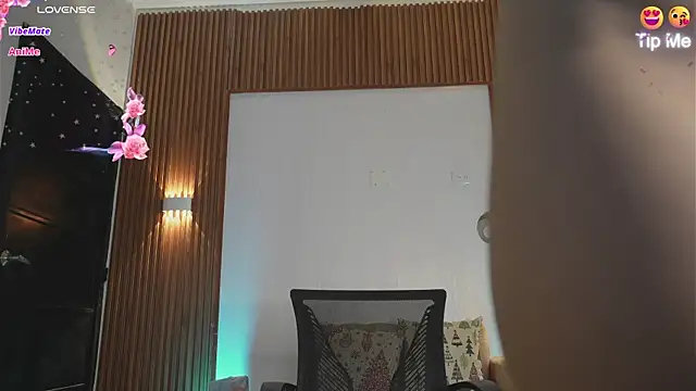 Roxybeautyy online show from 10/17/25, 11:29