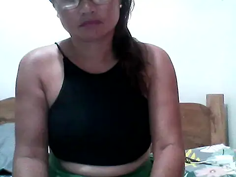 Snapshot of nathalie0045 chatting on 12/03/25, 10:08 nathalie0045 online show from 12/03/25, 10:08