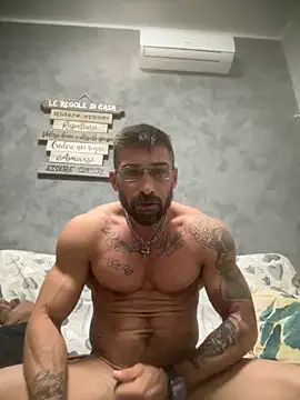 Snapshot of GmGit chatting on 10/05/25, 03:27 GmGit online show from 10/05/25, 03:27