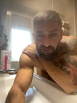 Snapshot of GmGit chatting on 10/21/25, 02:40 GmGit online show from 10/21/25, 02:40